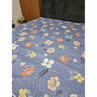 Quilted Comforter/ Duvet Filler King size with free bag