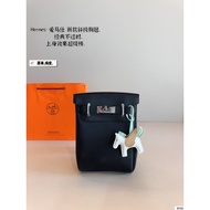 Hermes Hermes1120 Messenger bag black classic wing pendant fashion commuting