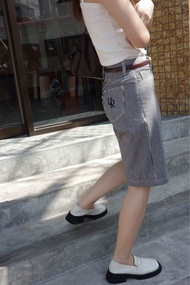 urban apparels | hickory stripe jeans กางเกงยีนส์ทรง burmuda ขาสามส่วนลายทาง