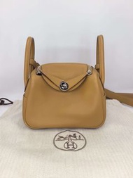 愛馬仕 Hermes mini lindy 芝麻色 銀扣 內拼霧霾藍 swift皮 W stamp