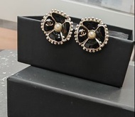 Chanel 山茶花耳環