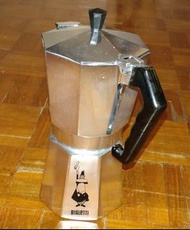Bialetti - Moka Express: Iconic Stovetop Espresso Maker, Makes Real Italian Coffee, Moka Pot 9 Cups (14 Oz - 420 Ml), Aluminium, Silver -  標誌性爐灶濃縮咖啡機，製作真正的義大利咖啡，摩卡壺 9 杯（14 盎司 - 420 毫升），鋁，銀色.   -  https://www.bialetti.com/it_en/moka-express-experience