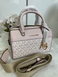 MK Michael Kors กระเป๋าถือ ผู้หญิง สีชมพูอ่อน มีสายยาวให้ ลาย MK ไซส์กลางน่ารักมากก | Outlet