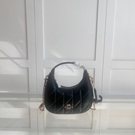 Coach Pillow Tabby 半月包