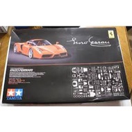 1:12 TAMIYA ENZO FERRARI MODEL KIT