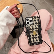 เคสโทรศัพท์มือถือ Apple 15Promax แบบสะพายข้างหรูหราพร้อมสายรัด ป้องกันการตกหล่น ดีไซน์ลายสก็อต สไตล์