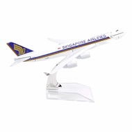 Mô hình máy bay Singapore Airlines Boeing B747 16cm MB16024