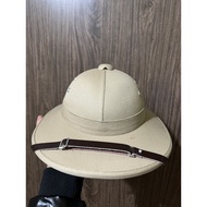Old big-brimmed sand hat often uses BNH