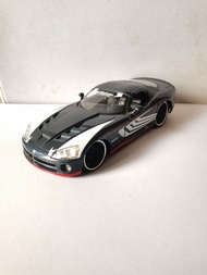 JADA JADA 1: 24 Dodge Viper Marvel Venom 2008 Godge Viper SRT10 Alloy Car Model