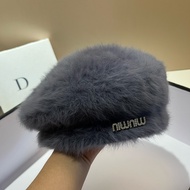 ASELO หมวกเบเร่ต์ขนกระต่าย Miumiu ตัวอักษรพลอยเทียมใหม่2024ฤดูหนาวของผู้หญิงอบอุ่นกลางแจ้งหมวกสีดำสี