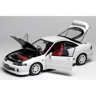 MotorHelix 1:18 Honda Integra Type R DC2 Championship White