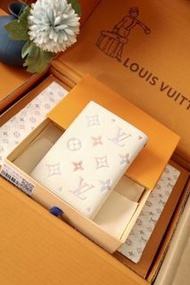 順豐包郵 LV 夢幻紫白色銀包
