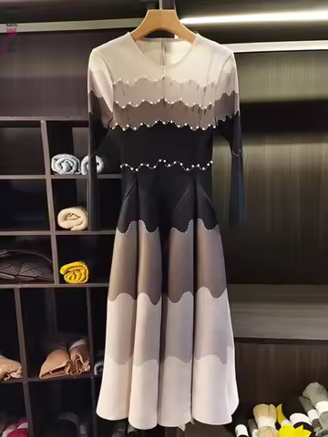 EGRM Designed Women's Pleated Dress O-neck Loose Fit High-end Fashion Color Block Beaded Long Sleeve
