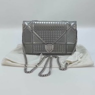 DIOR 太空銀盾牌woc斜背包 19*12*3 98新配件塵袋