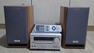 Onkyo CR-315 是一部經典的迷你微型 CD 接收器（CD Receiver)具備綜合擴音與收音機功能