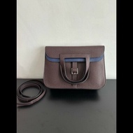 Hermes Halzan 25
馬鞍紅拼寶石藍