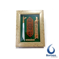 Hiasan Pigura Miniatur Mandau Tameng Khas Dayak Kalimantan Ukuran Besar