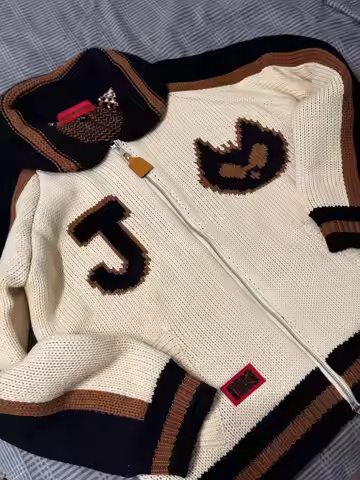 2025 jhope HOPE ON THE STAGE Cowichan Beige Zipper sweater Women Cowichan Beige