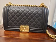 Chanel Boy 25 黑色荔枝皮金扣