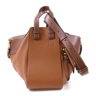 LOEWE 牛皮皮革Hammock Small金扣肩背袋