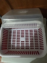 有蓋碗碟瀝水籃, 只用過幾次 drain basket with cover, used a few time 13 x 10 x 7 inches / 吋