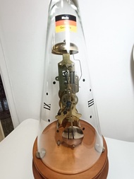 Franz Hermle 德國製擺陀鐘，名牌Franz Hermle 古董鐘，上鏈機械鐘，14天鏈，功能正常準時，玻璃外罩，底坐木制，逢時針搭正會打鐘一響，總高36  cm，底座直徑18cm.可在馬鞍