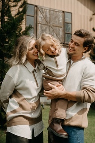 Knitting Jonathan Skye Half-zip Sweater เสื้อนิตติ้งทอลายเส้นขอบฟ้า ในสี Earth Tone ผลิตจากเส้นด้าย 