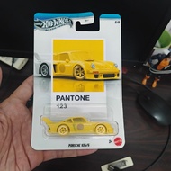 Hot wheels Porsche 934/5 Pantone 123