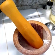 Convenient wooden mortar and pestle set