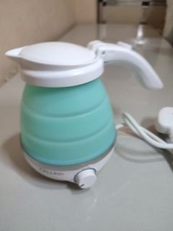 電水壺   摺水壺   保温功能95%新                                  750W高速燒水   方便沖調享用                             