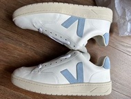 Veja V12 Leather