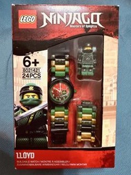 減價出售、國際高級LEGO Ninjago兒童手錶，100%正品正貨。全新未開封。功能正常、包含手錶、人偶和可以自由配搭、額外錶帶。手錶錶盤為紅色，印有Ninjago角色。包裝盒上標示適合6歲以上兒童