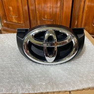 Emblem logo Bracket grill innova 2009 2010 2011 New Original Toyota