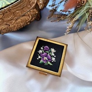 美國西洋古董飾品 / 手繡紫羅蘭花卉小型珠寶盒/藥盒/復古首飾