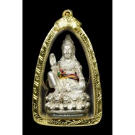 震動天地 · 財源滾滾】

✦ 阿赞初 2548年「破格十」澤度金 ✦jatukam


佛曆2548年｜純銀立尊大模｜內置鈴音｜底部入古曼粉＋寶石碎片｜帶師父親刻符印

包意大利金防水殼 配好smk