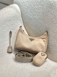 全新Prada  Re-Edition 2005 shoulder bag 三合一拉鍊開合 尼龍 手袋 單肩袋 斜孭袋迷你 mini 淡奶茶色/沙漠米色1NE204-R064-F0F24