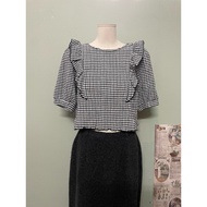 Japanese women's crop top with black checkered ruffles, size m a84