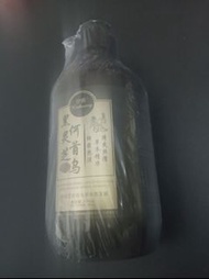 黑靈芝      何首烏      草本     洗頭水      洗髮露        shampoo