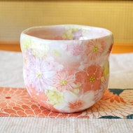 工房ゆずりは　福々碗 瓢型　紅彩花雅　瀬戸焼　花柄　優しい感性　女性だけの工房　手描き　可憐　彩り豊か　湯呑　陶器 ゆずりは