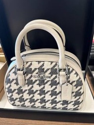 🇨🇦✈️代購⛔️截單日：7月25日18:00 ❤️‍🔥🇨🇦加拿大直送 Coach Sydney Satchel With Houndstooth Print