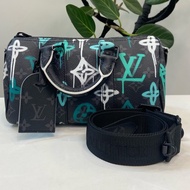 99新 LV Keepall25 黑武士塗鴉男包 尺寸25x11x15cm