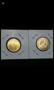 香港1972年 及1977年 伊利沙伯2世 5毫硬幣 (FIFTY CENTS) 共2個 (極強原轉光) 未流通UNC品相，掛號$20