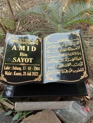 Batu nisan granit bentuk buku plus dudukan ukuran 20x30 custom