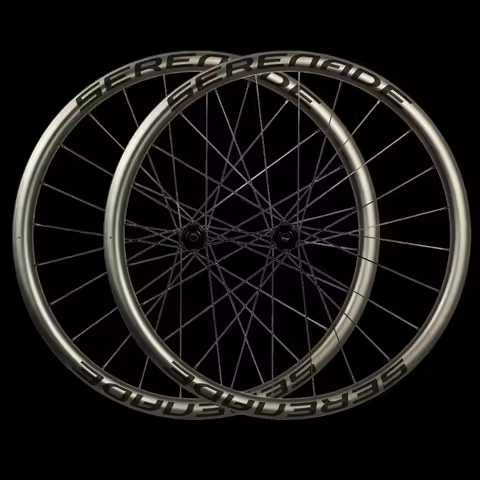 Ultra-Light 1180g Carbon Gravel Bike Wheelset with Hookless, Paintless 30mm Rims. Featuring Disc Bra