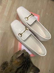 女裝奶油色有踭樂福鞋