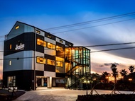 J方盒民宿 (J Cube Pension)