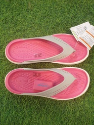 Special price Crocs LiteRide Flip รองเท้าแตะหนีบ รองเท้าผู้หญิง รองเท้าเบา รองเท้านิ่ม รองเท้าสวย รองเท้าใส่สบาย รองเท้าใช้ดี รองเท้าทันสมัย รองเท