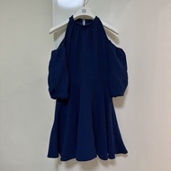全新台灣品牌URAHA質感藍挖肩傘狀小洋裝-原價2千多