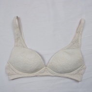 Uniqlo Wireless Bra White Lace Size AB 65/70