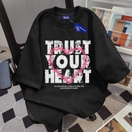 T-Shirt Teks Grafik "TRUST YOUR HEART" Lelaki & Perempuan - Baju Oversize Gaya Streetwear Edgy denga